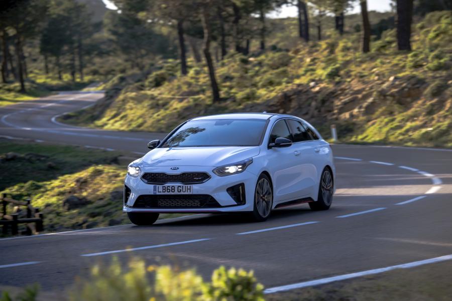  Kia ProCeed GT 2019 года  (фото 26 из 41)
